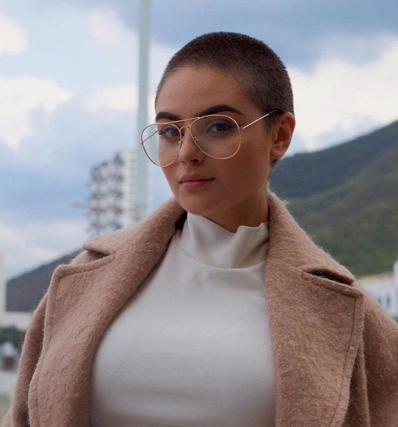 Алеся привлекальеная девушка из Таганрога цена от 3500 руб