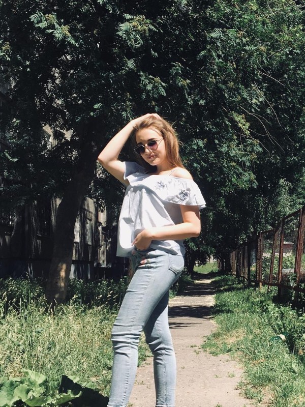 Камила привлекательная девушка из Таганрога цена от 3000 руб