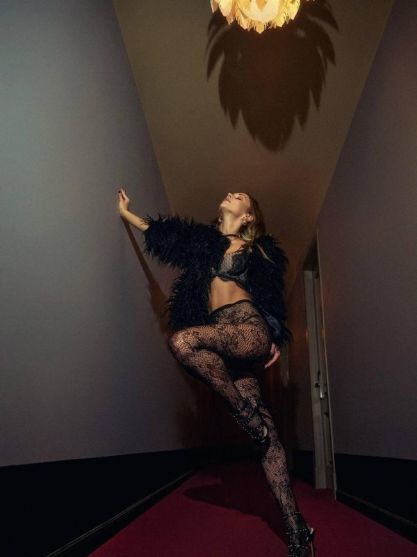 Света привлекательная девушка из Таганрога цена от 6000 руб